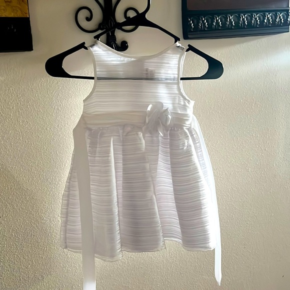 Toddler 3T white dress. - Picture 1 of 3